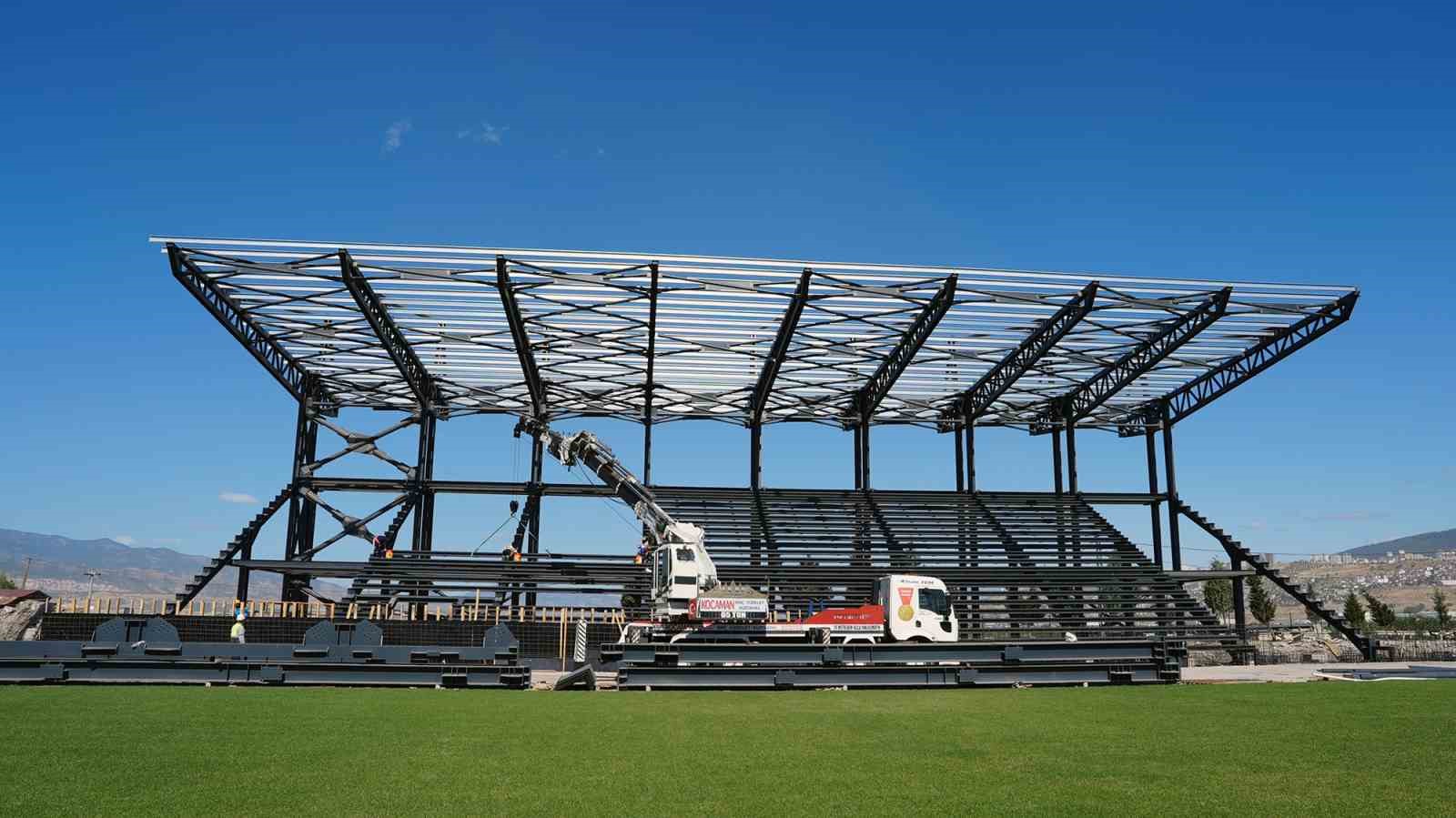 Kahramanmaraş’ın yeni futbol sahası hızla yapılıyor