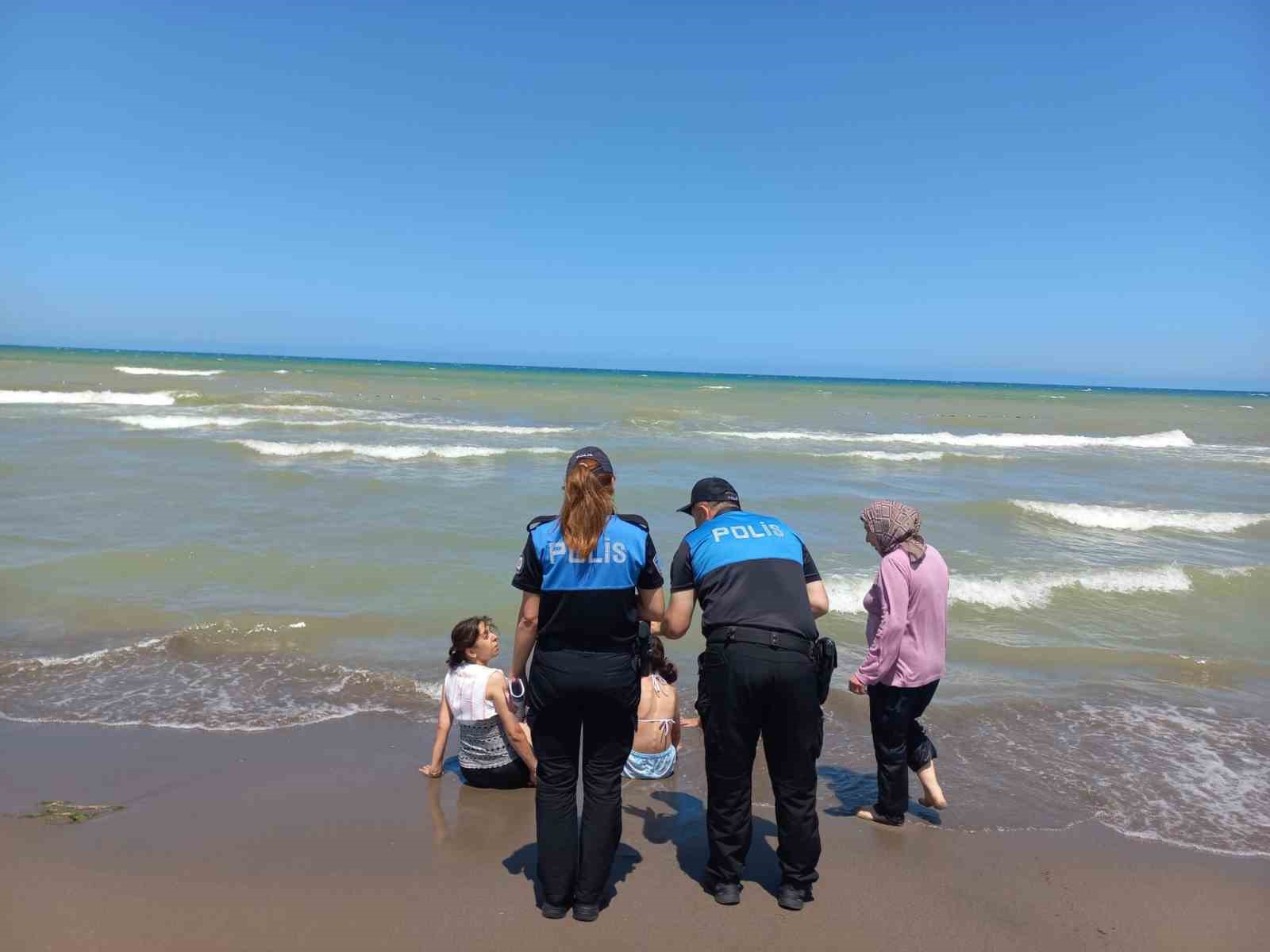 Polis sahilde görev başında: "Tedbir elimde, hayatım güvende"