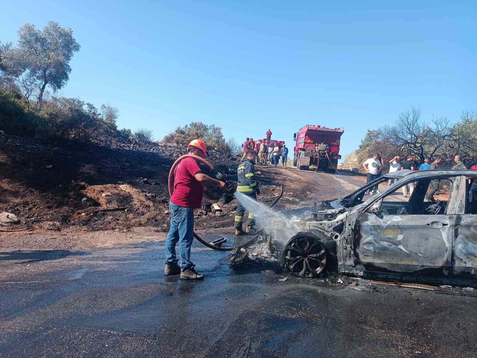 Araçta çıkan yangın ormana sıçradı