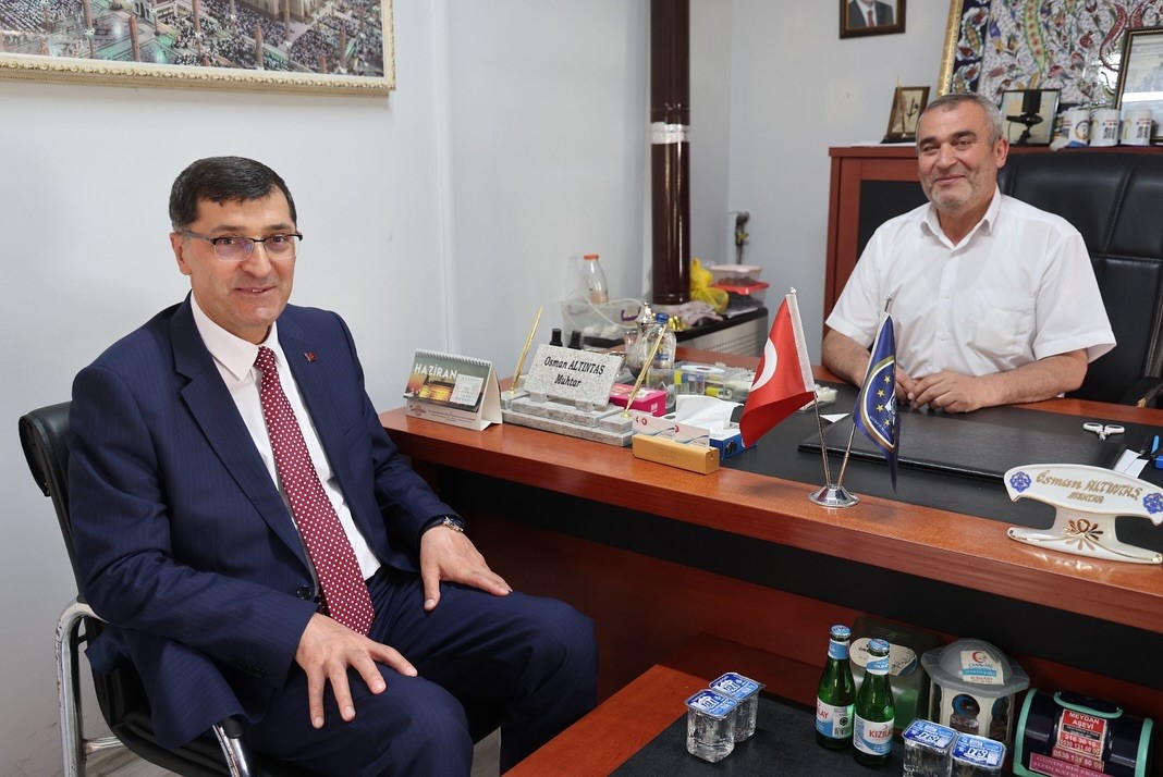 Başkan Eyüp Kahveci’den hacdan dönen muhtarlara ziyaret