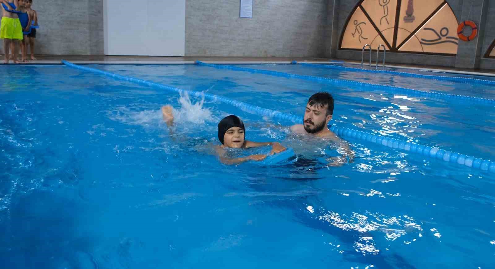 Onikişubat Belediyesinin y&uuml;zme kursları başladı
