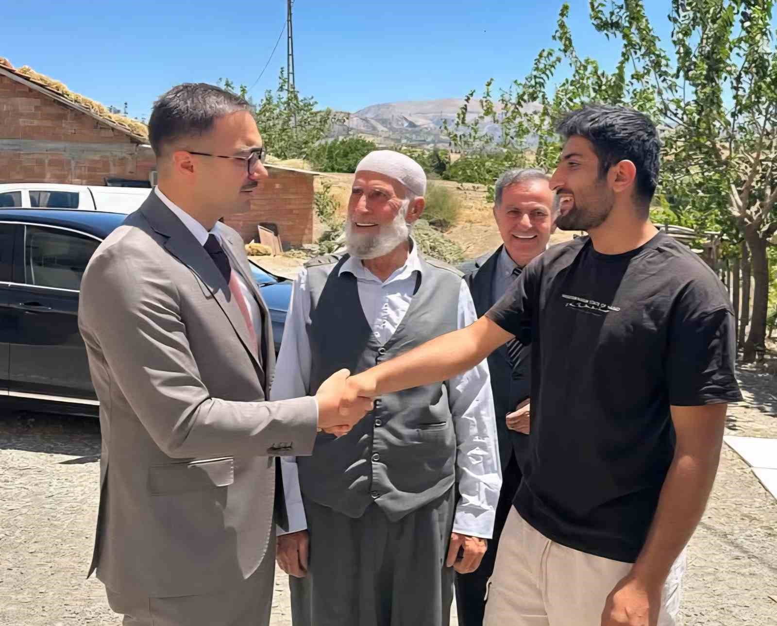 Kaymakamın ilk ziyareti şehit ailesine oldu