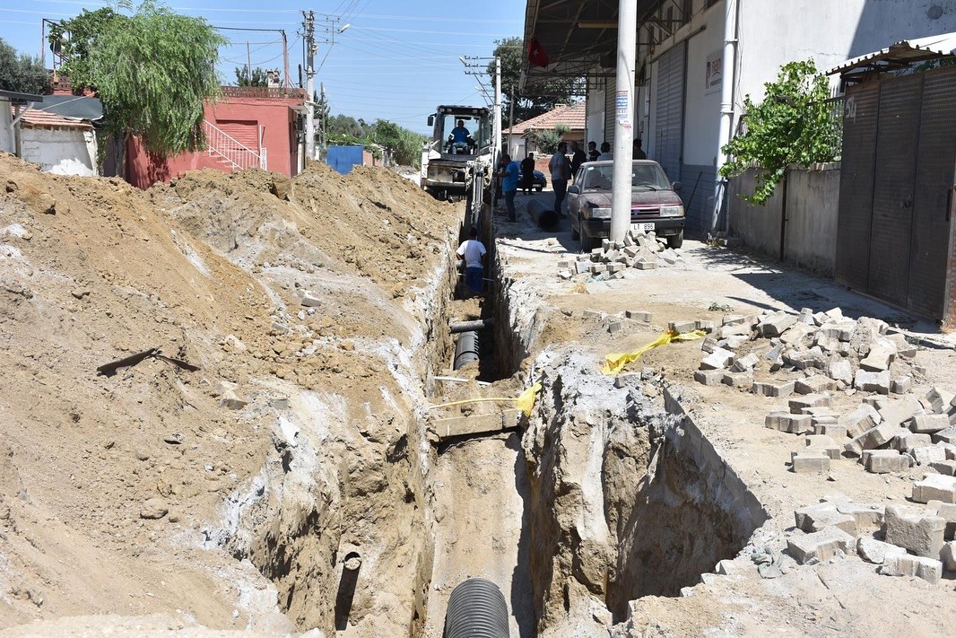 Germencik’te yağmur suyu altyapı çalışmaları sürüyor
