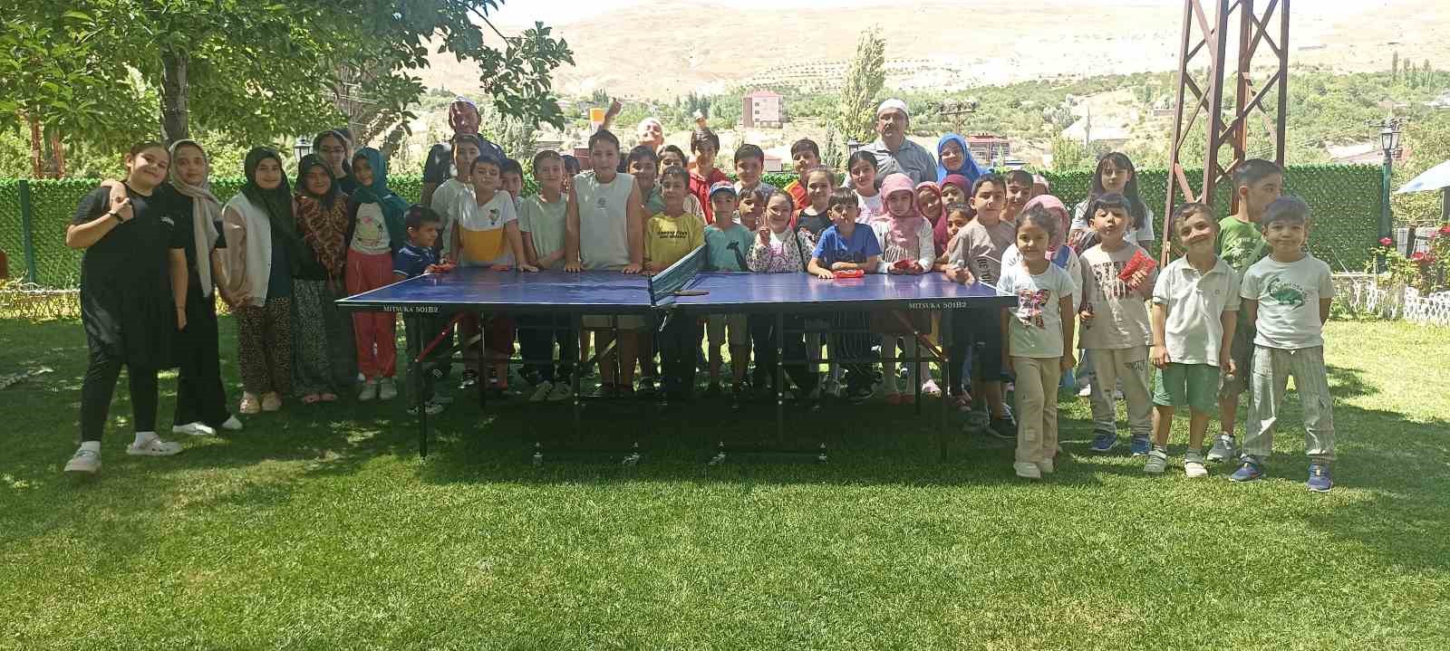 Bu camide çocuklar güle oynaya Kur’an öğreniyor