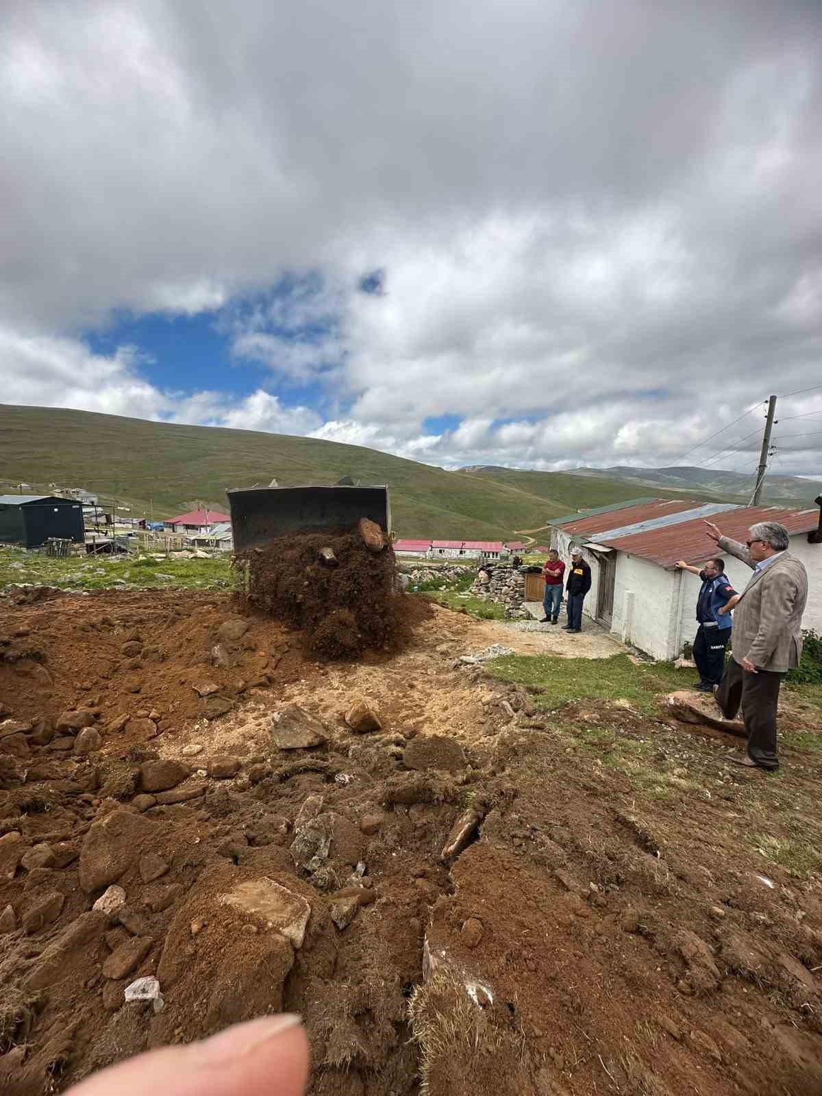 Trabzon’da kaçak yapılar yıkılıyor