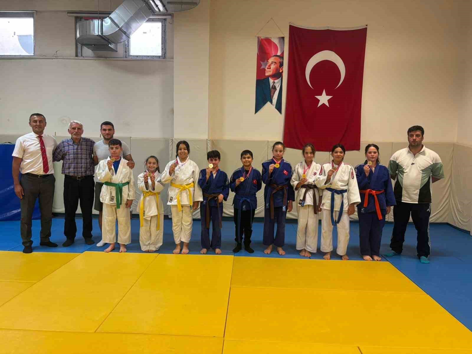 Minikler Judo İl Se&ccedil;meleri yapıldı
