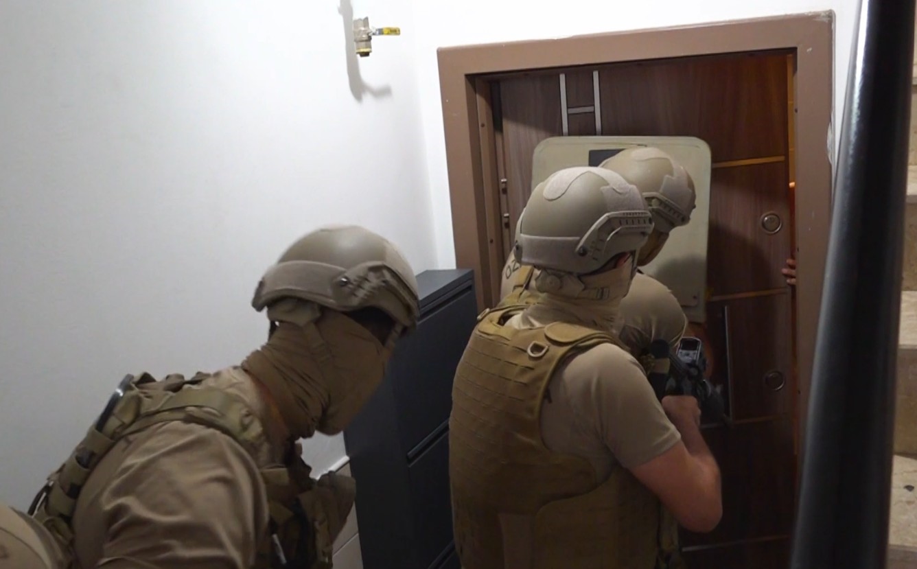 Fuhuş bahanesiyle çağırdıkları kişileri gasp ettiler