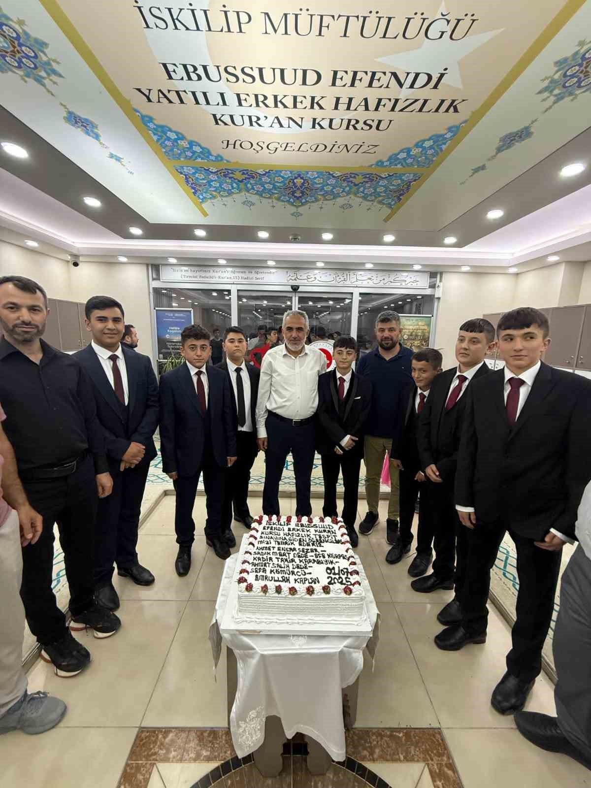Çorum’da 17 hafız mezuniyet heyecanı yaşadı
