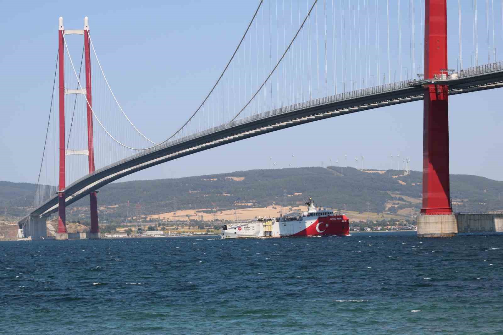 Oruç Reis Sismik Araştırma Gemisi, 1915 Çanakkale Köprüsü altından geçti
