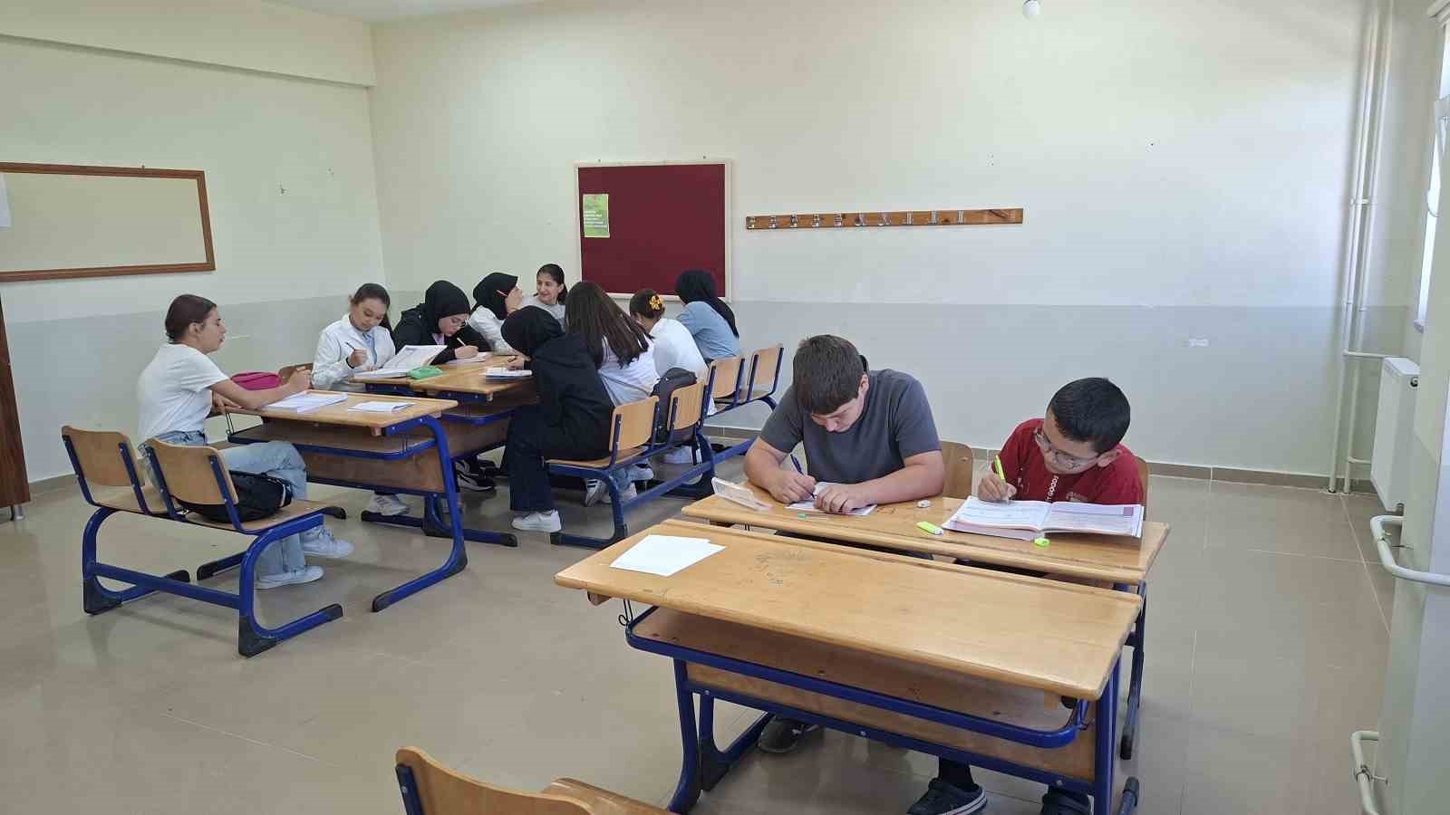 Hisarcık AİHL’de Yaz Akran Öğrenme Kampı başladı