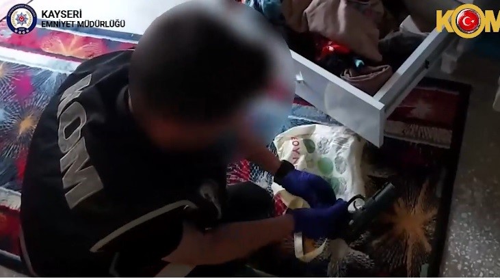 Kayseri’de silah ticareti yapan 2 kişi gözaltına alındı