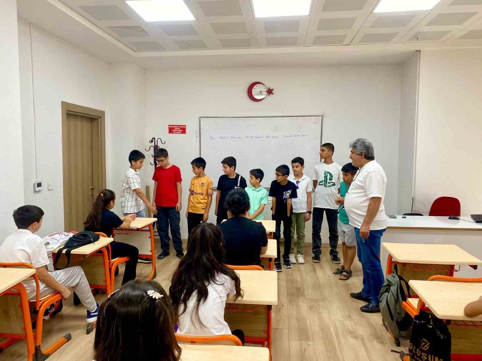 Elazığ Belediyesinin düzenlediği yaz kursları başladı