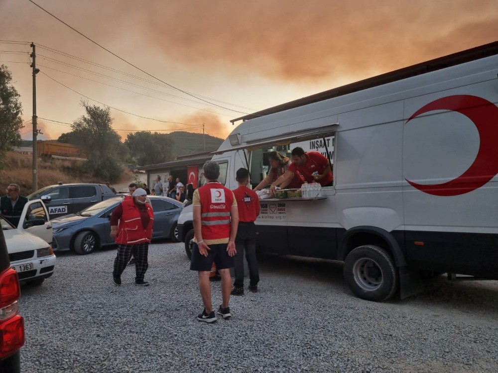 Türk Kızılay’ın orman yangınlarıyla mücadeleye desteği sürüyor