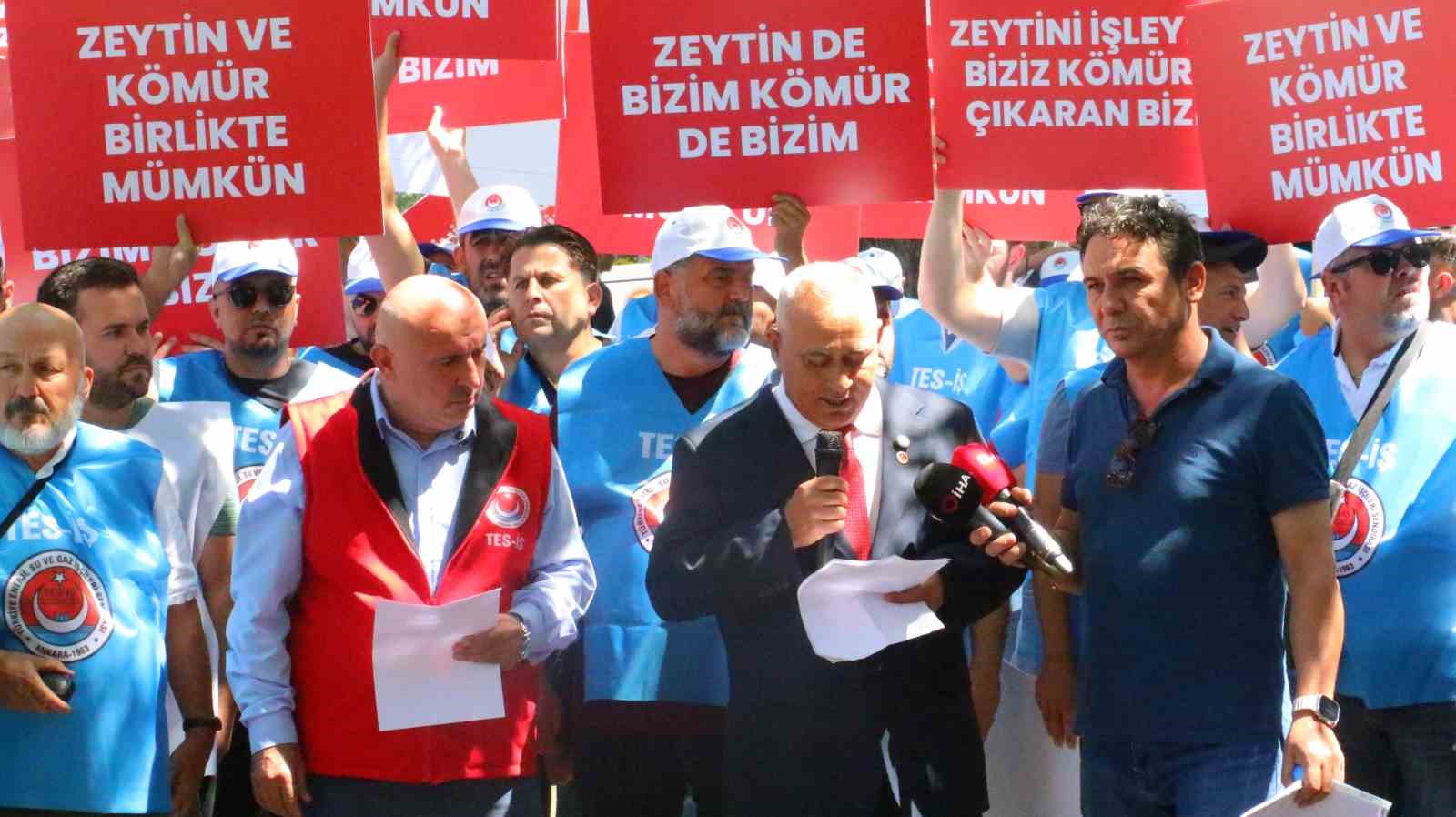 TES-İŞ ve Muğla Milaslı muhtarlardan maden yasasındaki düzenlemelerle ilgili TBMM önünde destek

