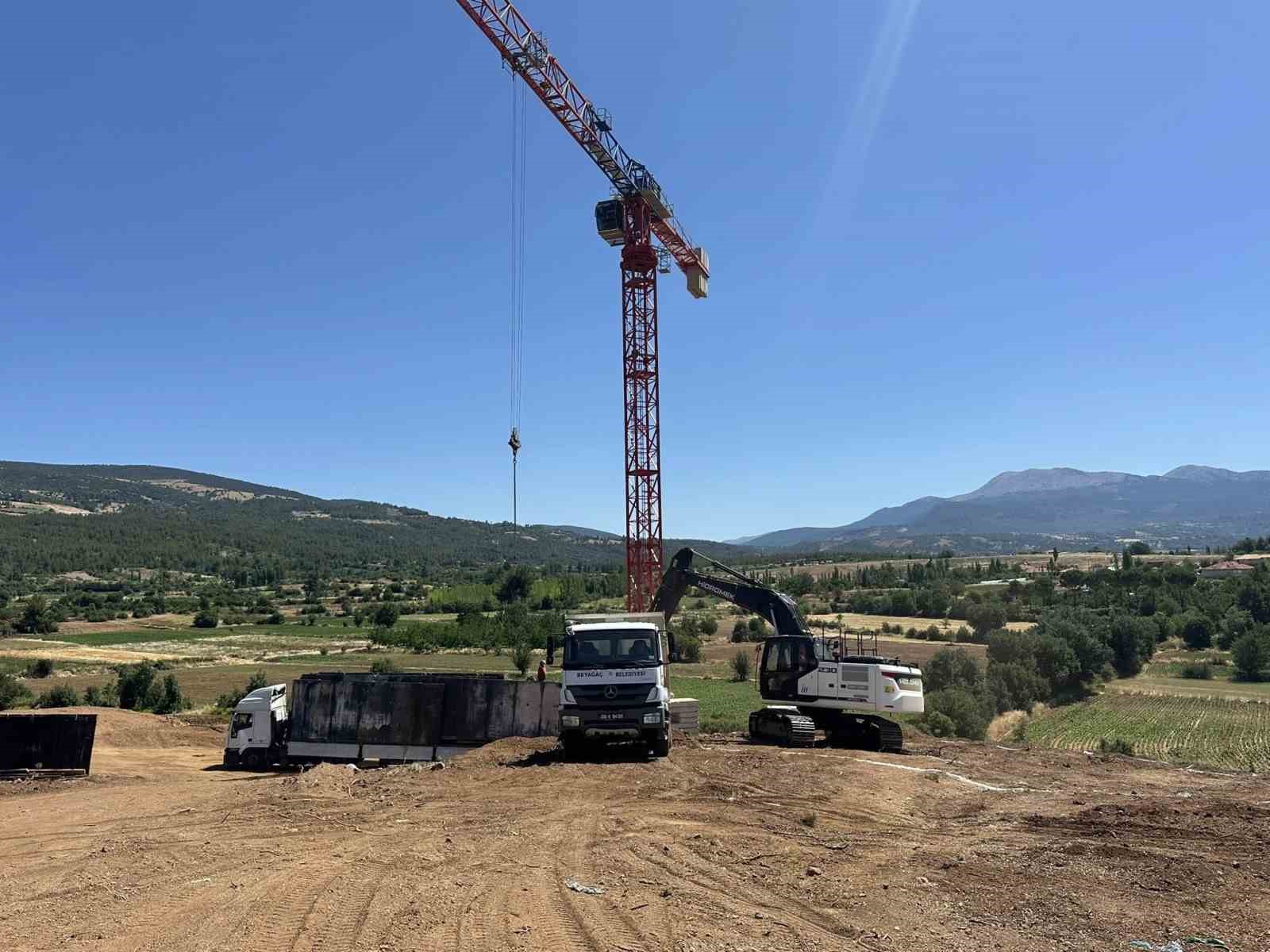 Başkan Pütün, yapımına başlanan Beyağaç toplu konutlarını inceledi

