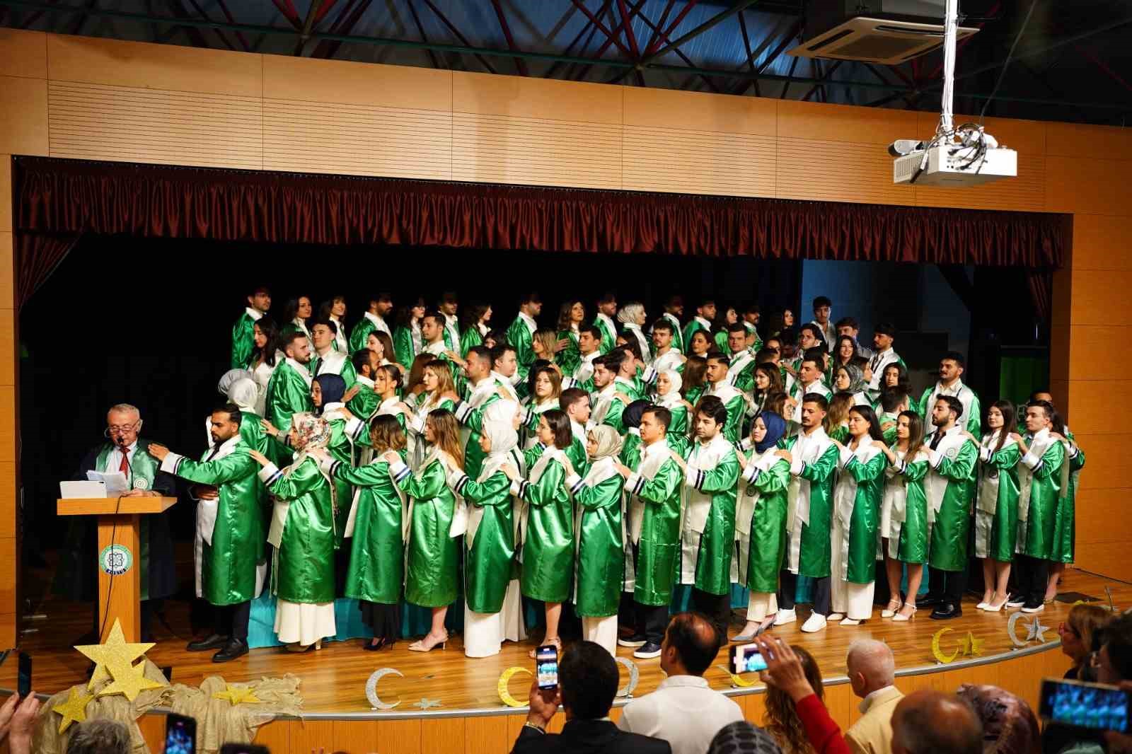 Kocaeli Sağlık ve Teknoloji Üniversitesi Diş Hekimliği Fakültesi ilk mezunlarını uğurladı
