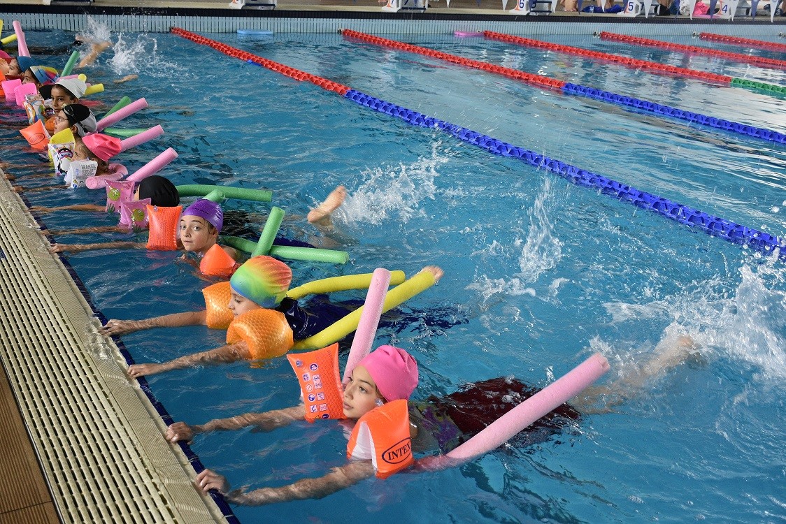 &lsquo;Y&uuml;zme bilmeyen kalmasın&rsquo; projesi start aldı
