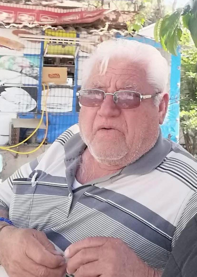 Freni patlayan kamyonun trafik ışığında bekleyen 4 otomobile &ccedil;arptığı kaza kamerada
