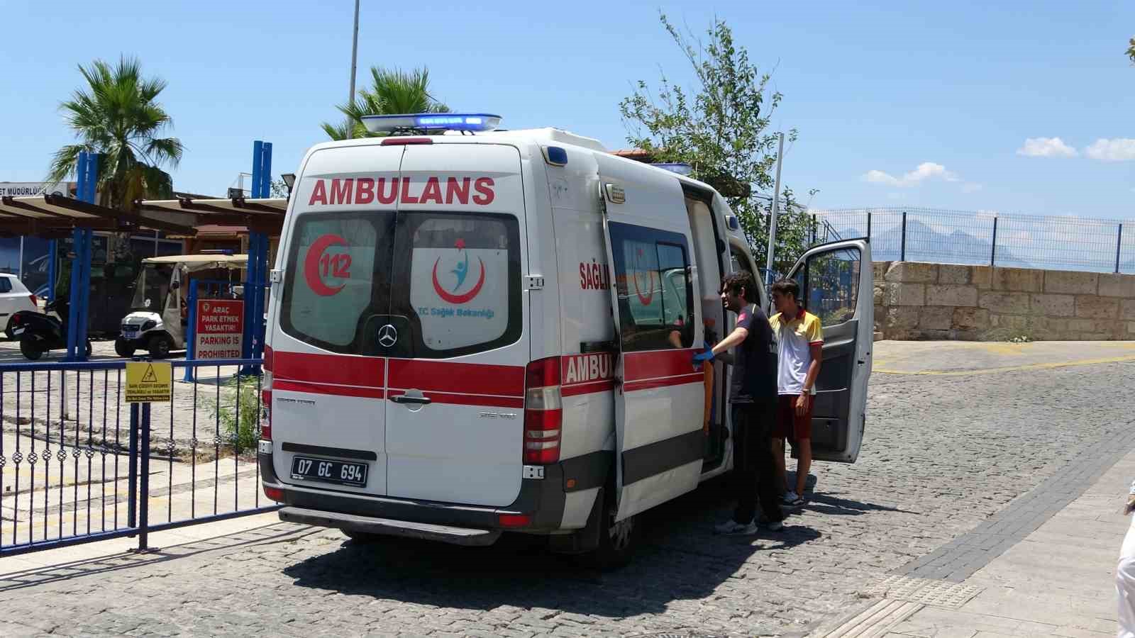 Tekne turunda yaralanan turistin yardımına deniz polisi yetişti
