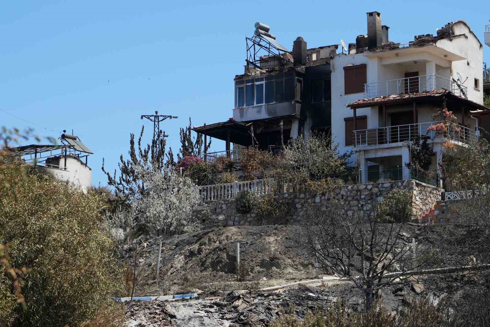 İzmir&rsquo;in g&ouml;zde yazlık merkezi hayalet kasabaya d&ouml;nd&uuml;

