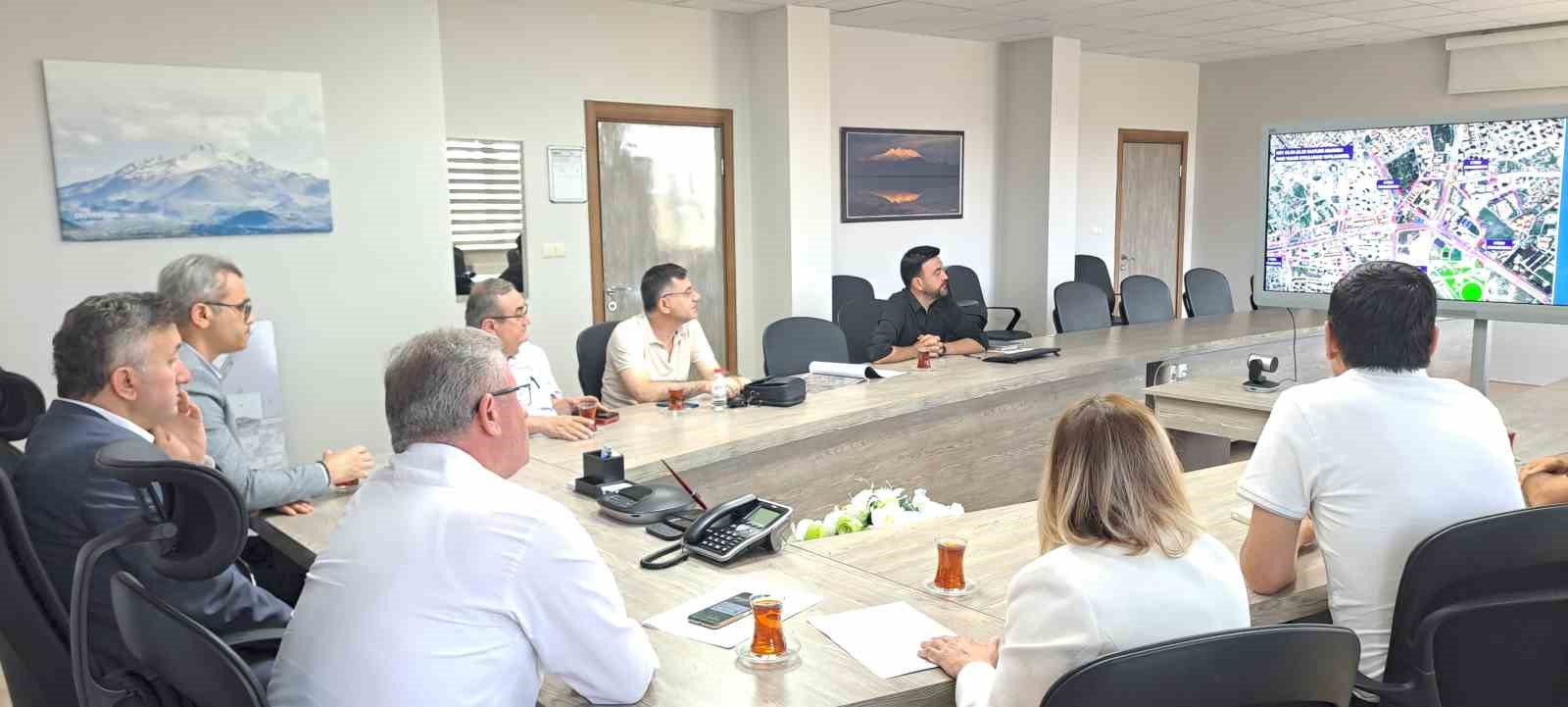 B&uuml;y&uuml;kşehirden eğitimcilere &lsquo;Kartal Kavşağı&rsquo; sunumu
