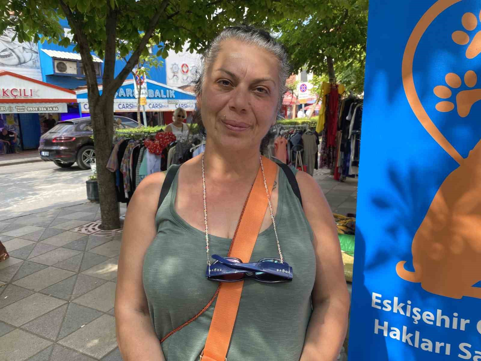 Sokak hayvanlarına bakım evi yapılması i&ccedil;in panayır kuruldu
