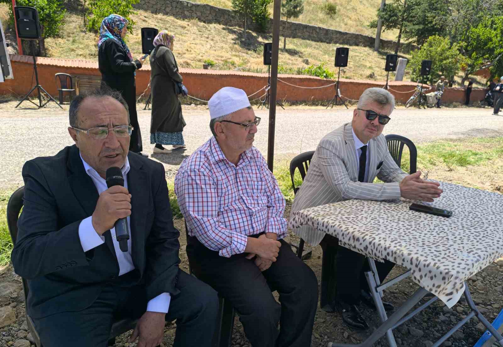 Eller semaya yağmur i&ccedil;in a&ccedil;ıldı
