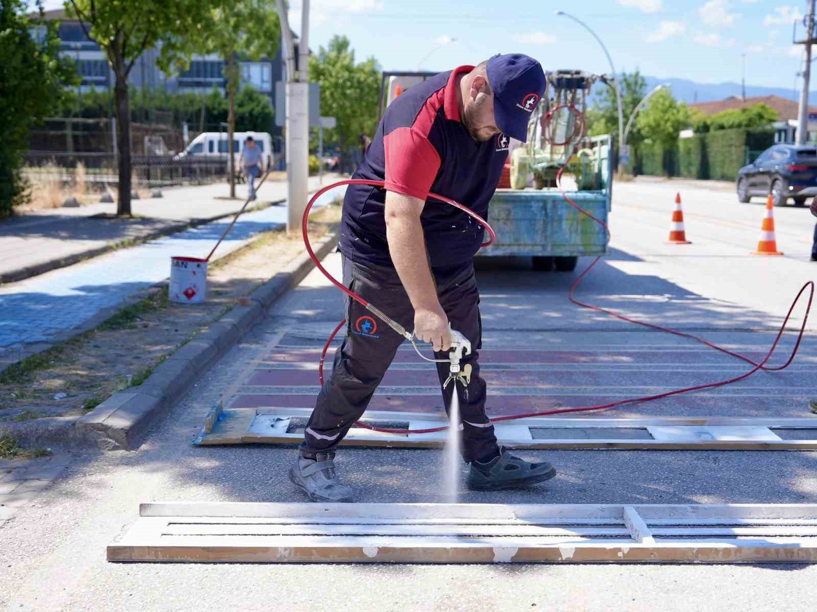 Düzce’de yaya çizgileri yenileniyor