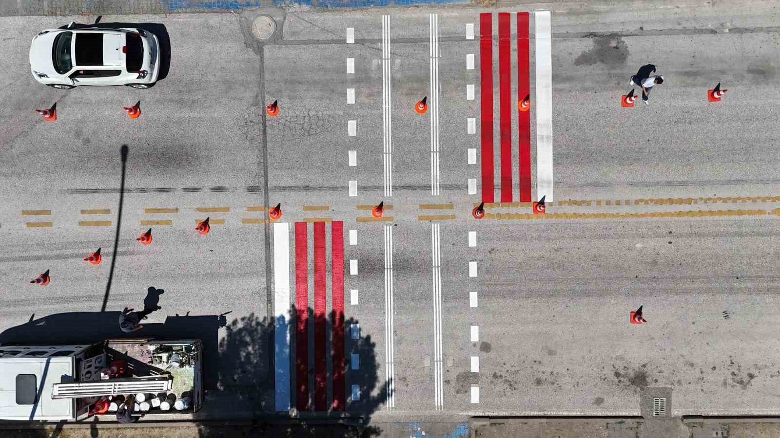 Düzce’de yaya çizgileri yenileniyor