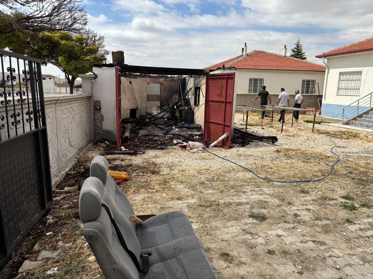 Kulu’da evin bahçesindeki garajda yangın