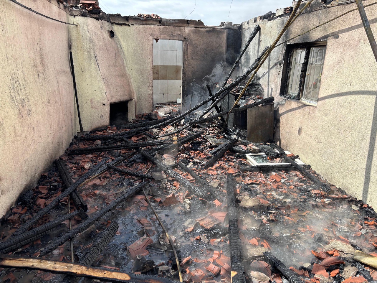 Kulu&rsquo;da evin bah&ccedil;esindeki garajda yangın
