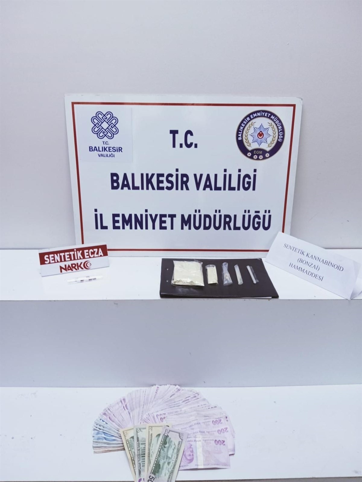 Edremit’te uyuşturucu operasyonu: 2 gözaltı