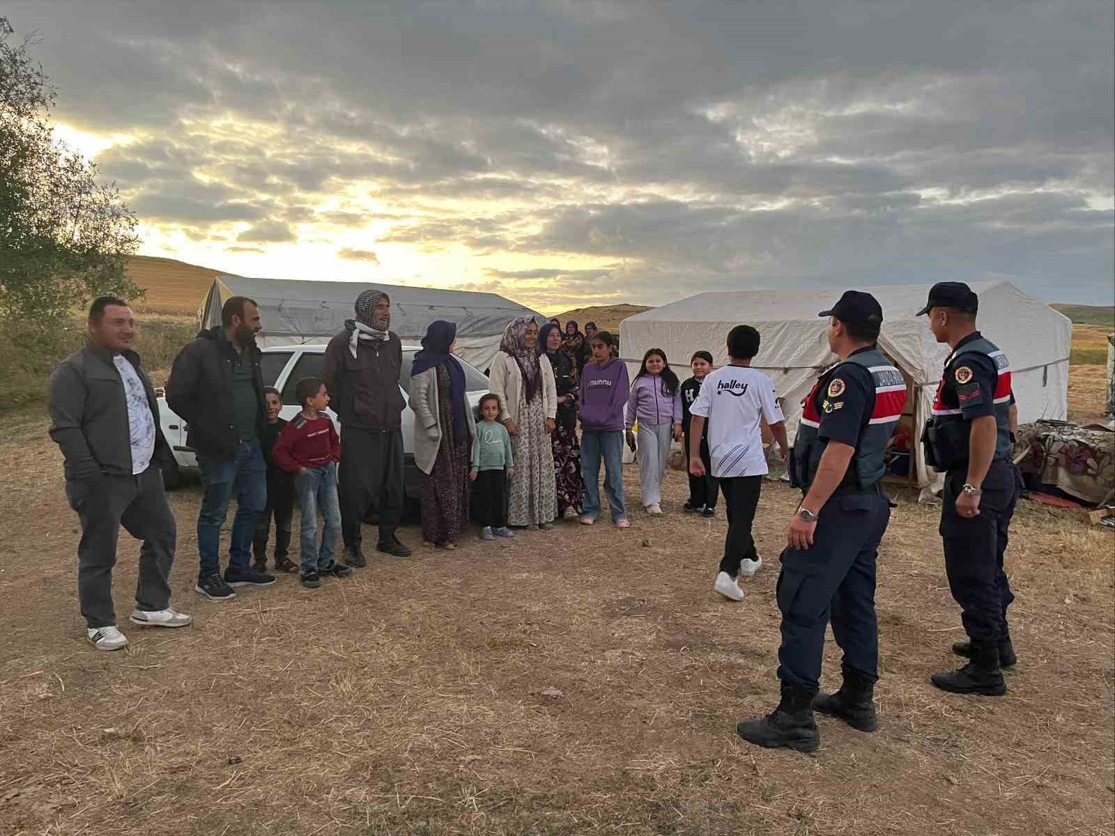 Mevsimlik işçiler kene ve boğulma vakaları hakkında bilgilendirildi
