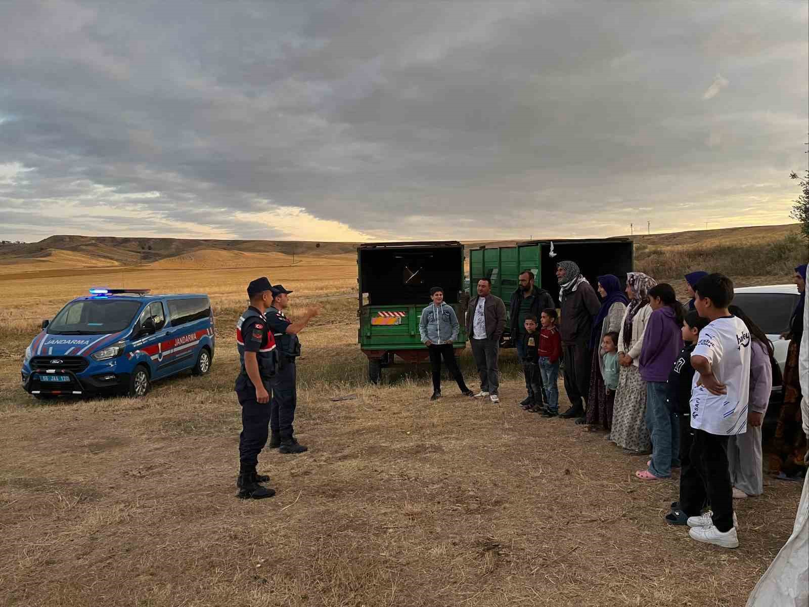 Mevsimlik iş&ccedil;iler kene ve boğulma vakaları hakkında bilgilendirildi
