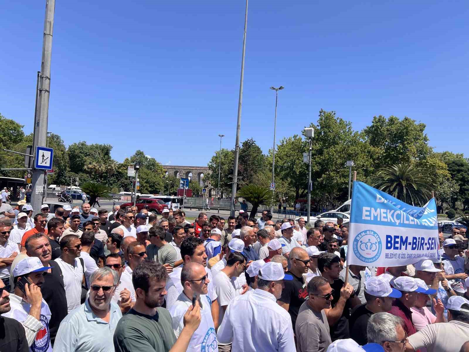 Saraçhane’de İBB çalışanlarından promosyon protestosu