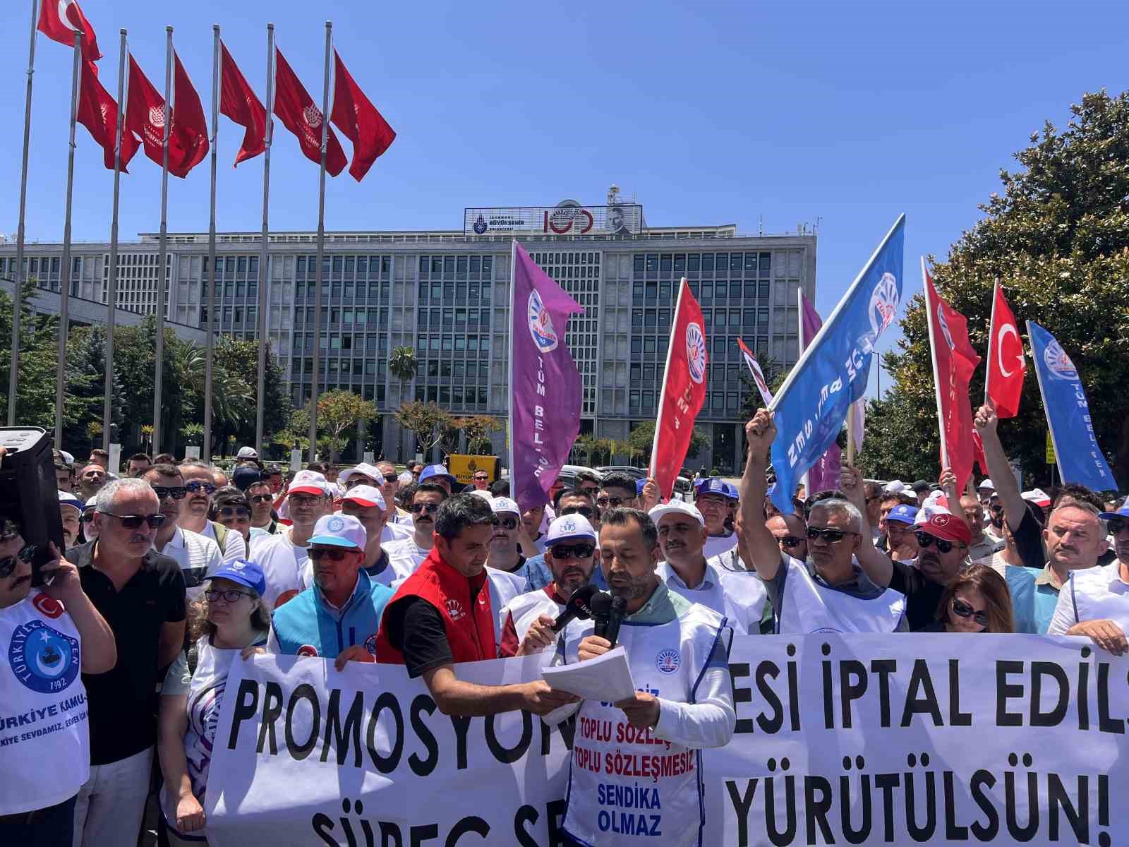 Sara&ccedil;hane&rsquo;de İBB &ccedil;alışanlarından promosyon protestosu
