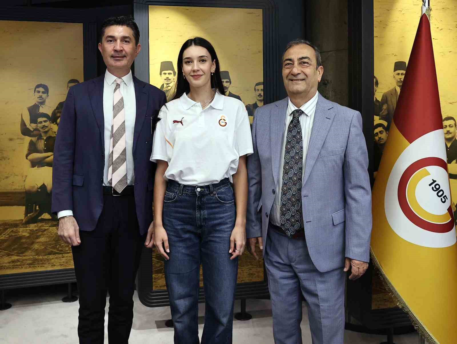 Galatasaray, Aslı Tecimer&rsquo;i transfer etti

