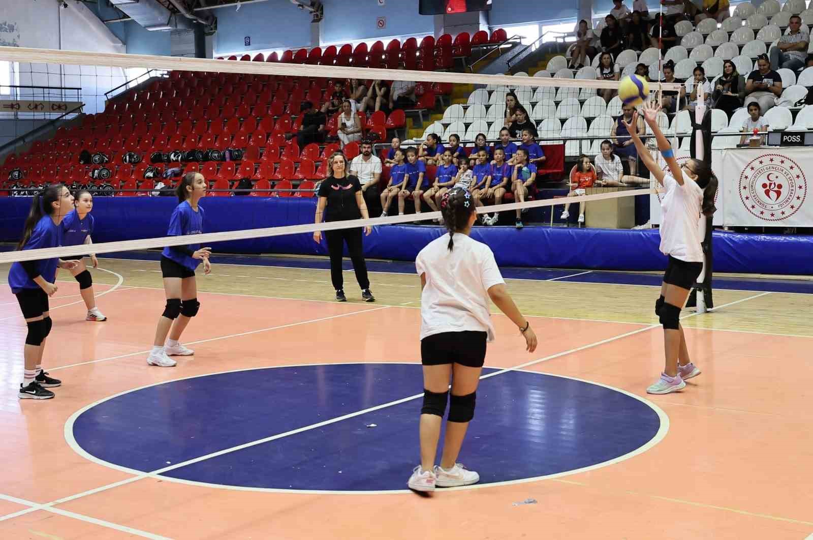 Manisa&rsquo;da GSB Spor Okulları ve Engelsiz Spor Okulları a&ccedil;ıldı
