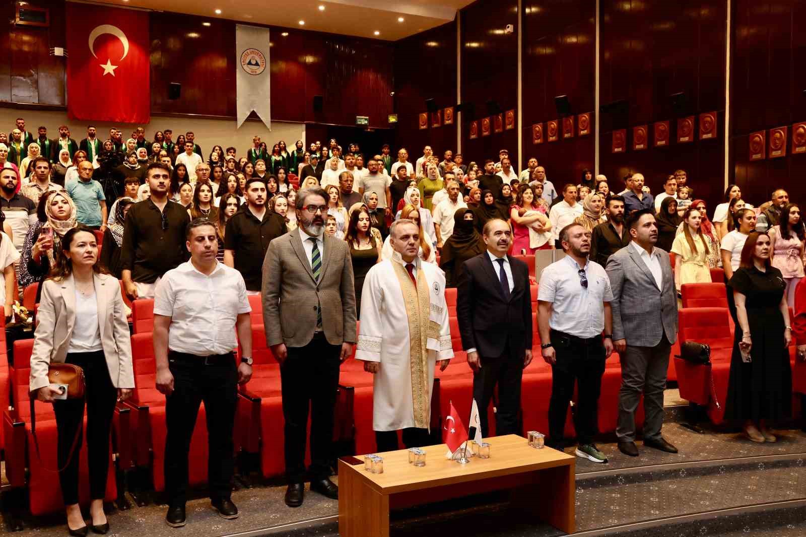 ERÜ İİBF ve Adalet MYO’da mezuniyet sevinci