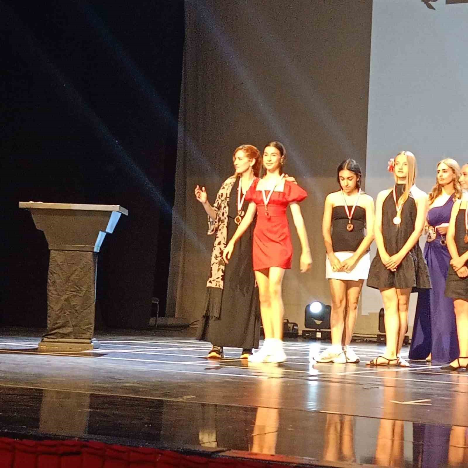 Büyükşehir Konservatuvarı öğrencilerinden Bale Festivalinde büyük başarı