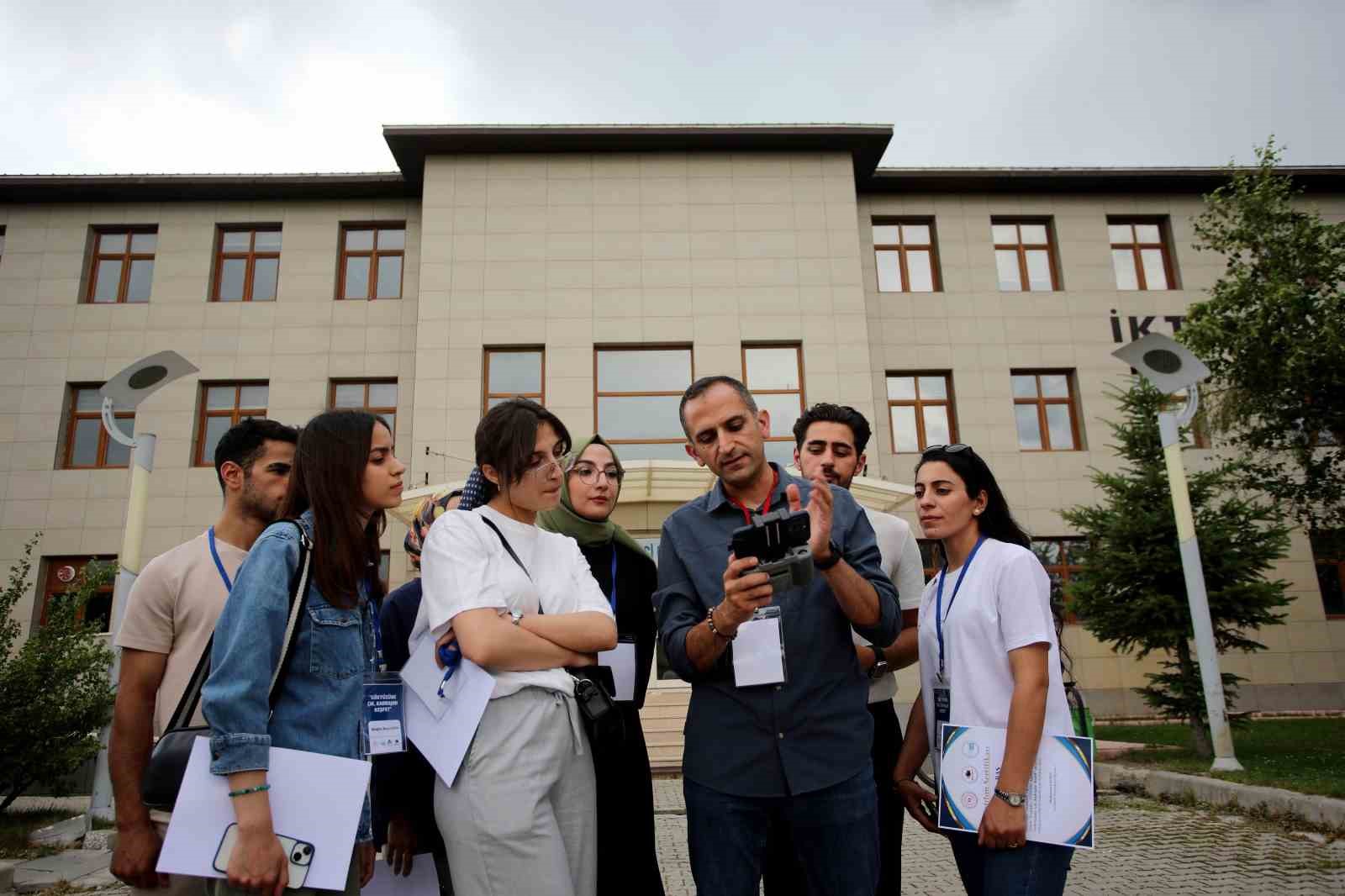 AİÇÜ’de "Gökyüzüne Çık, Kadrajını Keşfet" projesi ile dron ve video eğitimi verildi