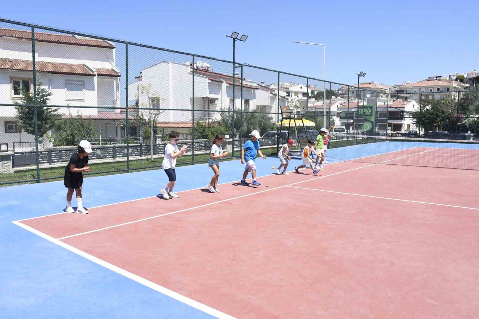 Geleceğin tenis&ccedil;ileri Kuşadası&rsquo;nda yetişiyor
