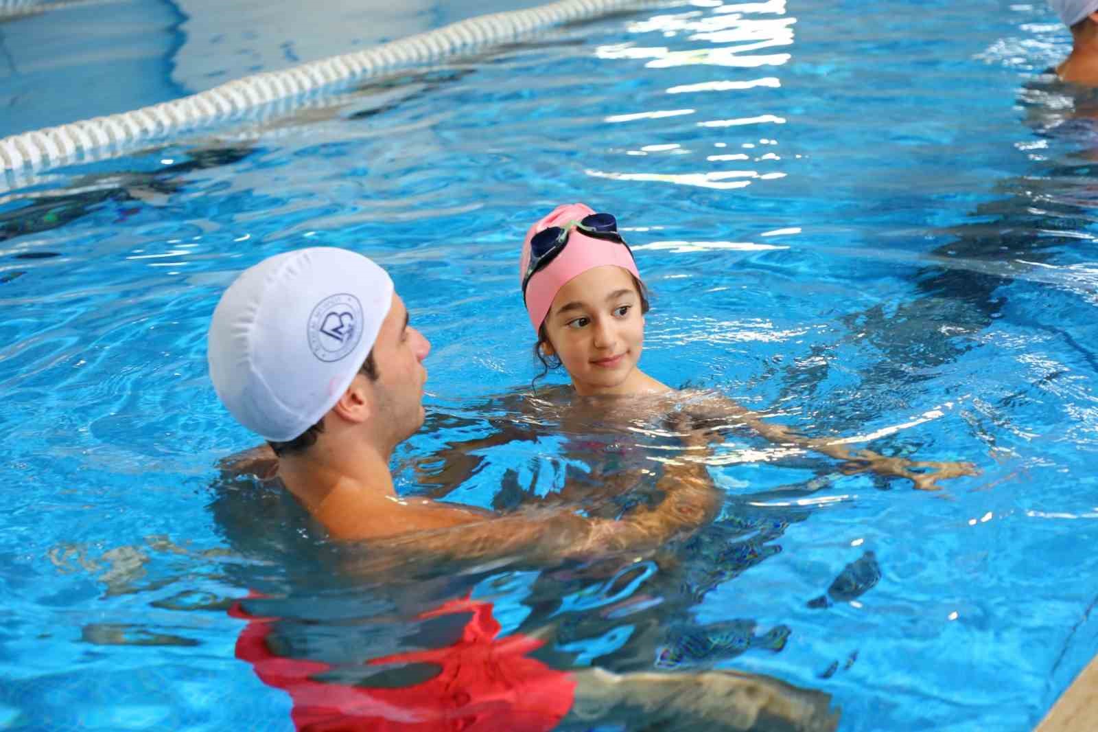 Bodrum Belediyesi&rsquo;nin &uuml;cretsiz y&uuml;zme kursları başladı
