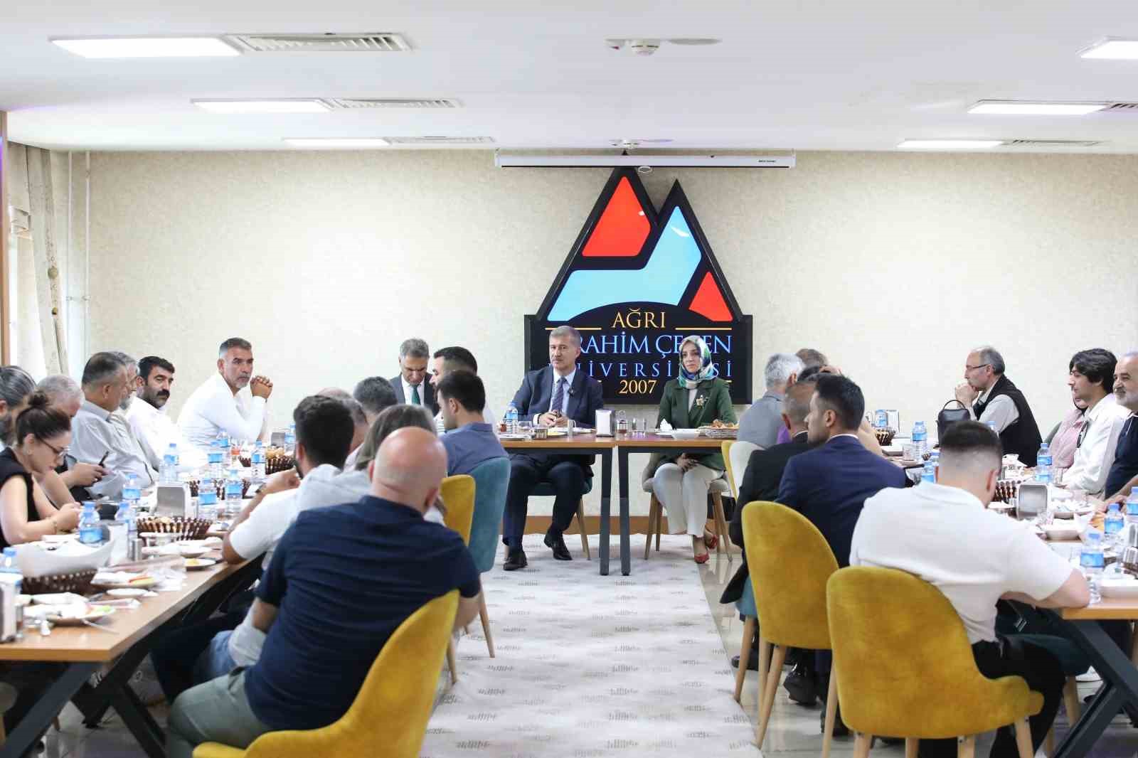 Prof. Dr. Gülçin, Basın Mensupları ile Bir Araya Geldi