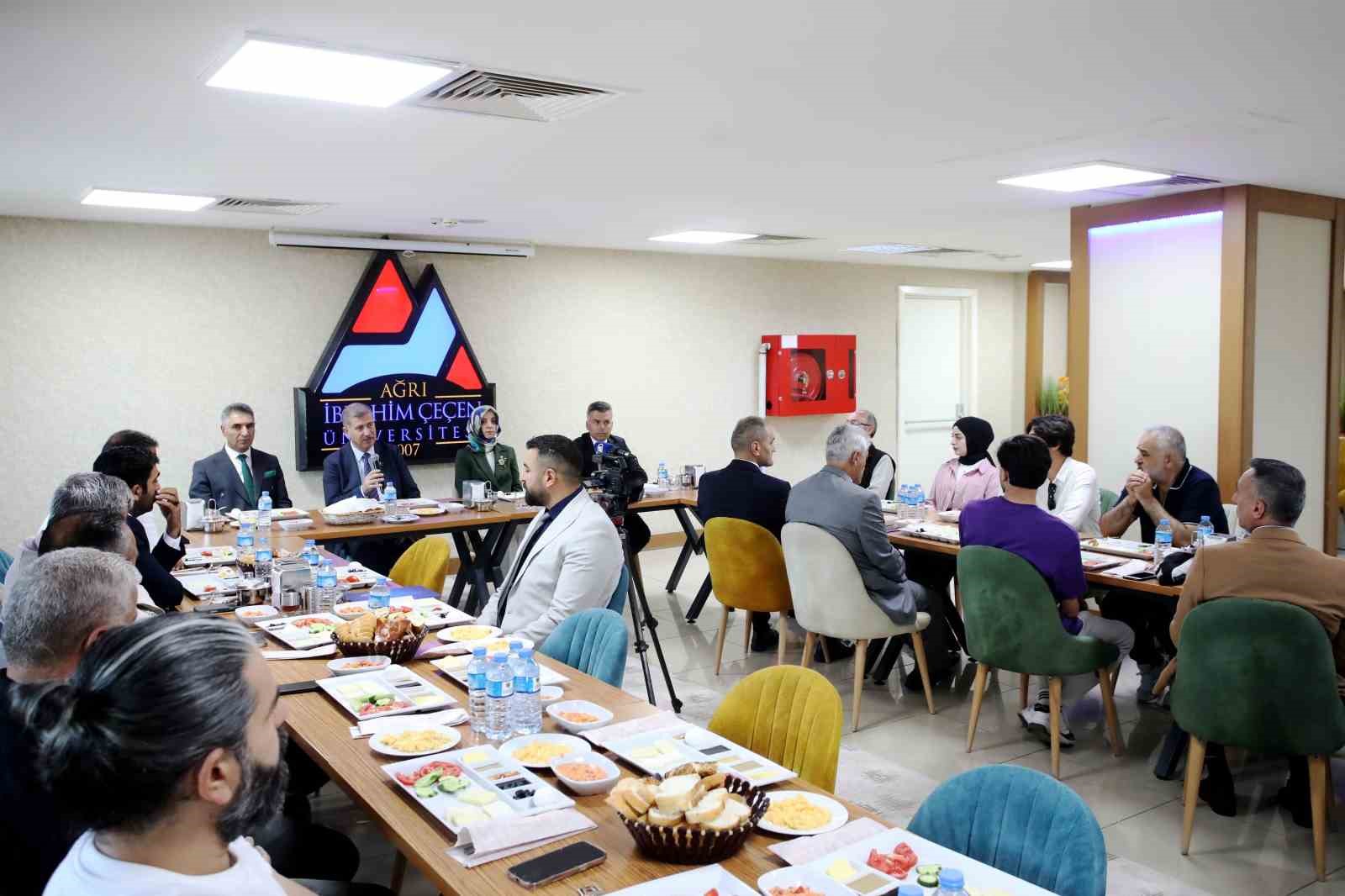 Prof. Dr. Gülçin, Basın Mensupları ile Bir Araya Geldi
