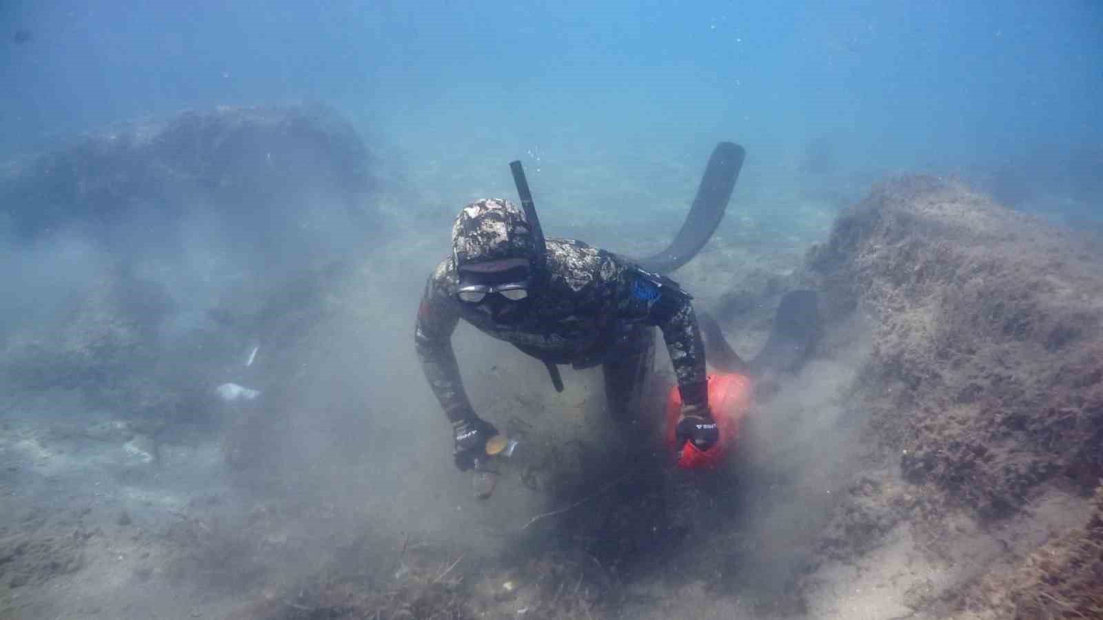 G&uuml;ndoğan&rsquo;da deniz dibi temizliği
