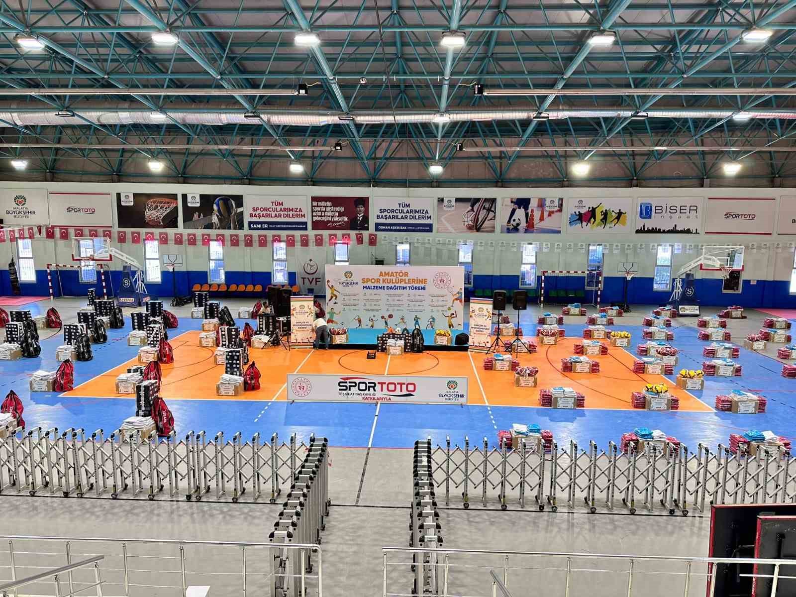 Büyükşehir’den Amatör Spor Kulüplerine 10 Milyon TL’lik Malzeme Desteği