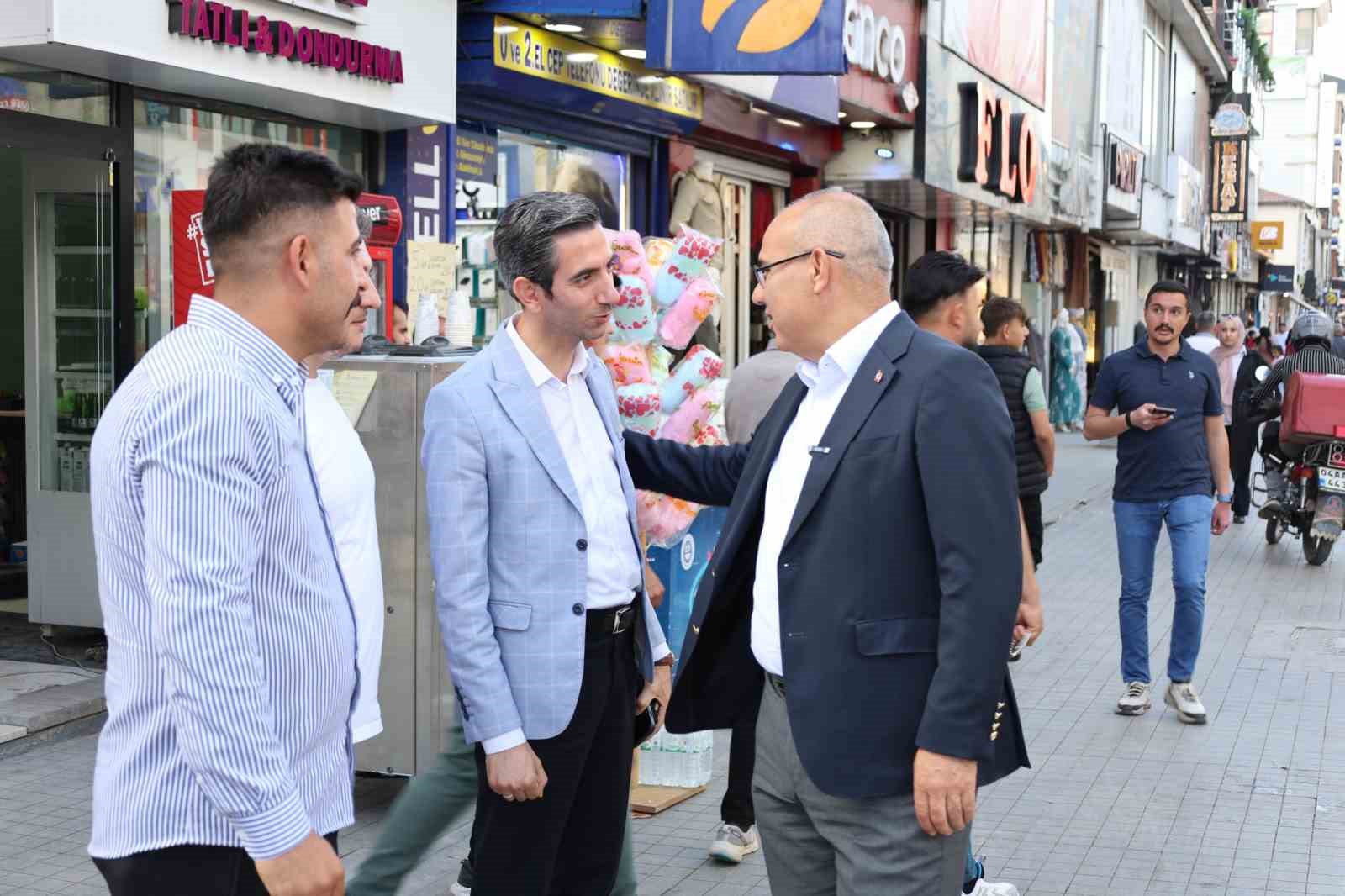 Ağrı Valisi Koç esnafı ziyaret etti, vatandaşların taleplerini dinledi