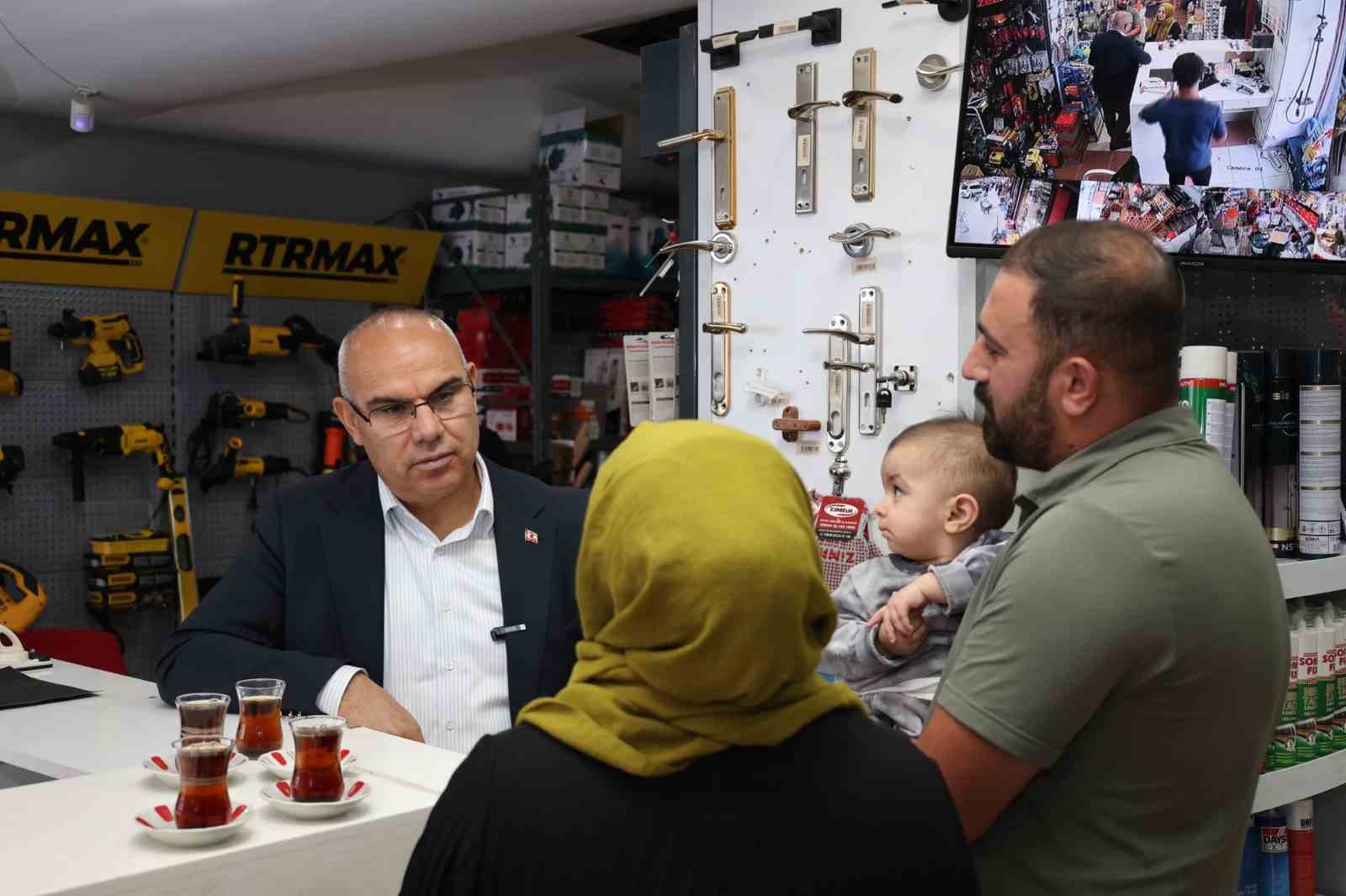 Ağrı Valisi Ko&ccedil; esnafı ziyaret etti, vatandaşların taleplerini dinledi
