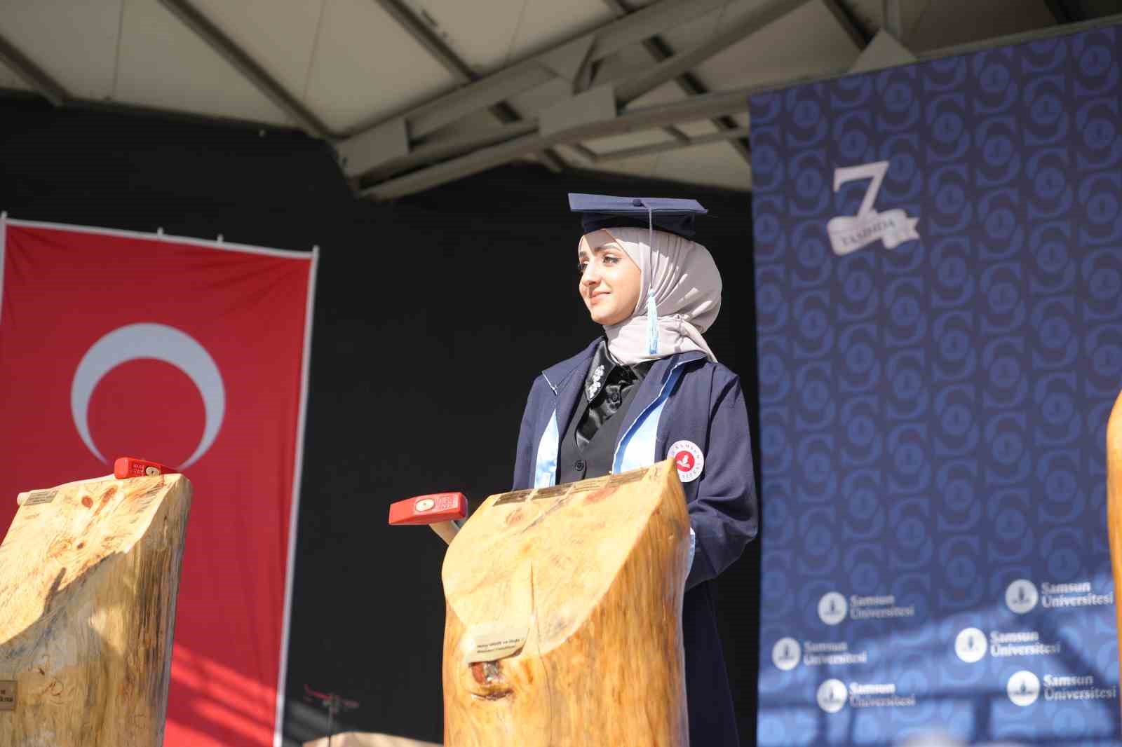 Yemenli öğrenci Samsun’da üniversite birincisi oldu